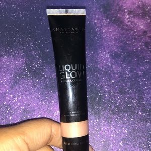 Anastasia Beverly Hills Liquid Glow shade Oyster